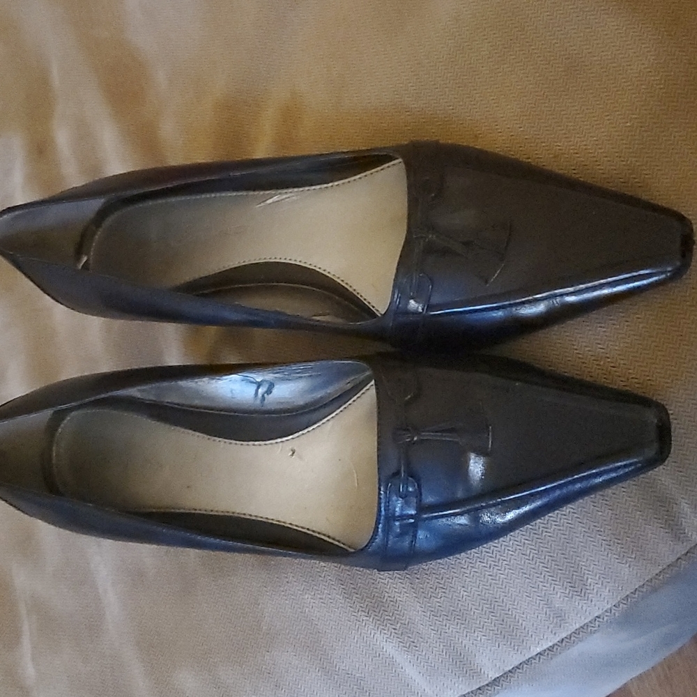 Kitten heel shoes